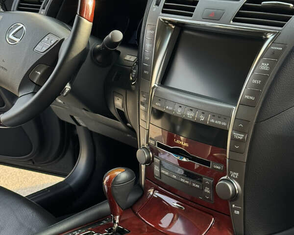 Сірий Лексус ЛС, об'ємом двигуна 4.6 л та пробігом 195 тис. км за 10900 $, фото 35 на Automoto.ua