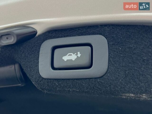 Серый Лексус ЛС, объемом двигателя 4.61 л и пробегом 178 тыс. км за 12300 $, фото 10 на Automoto.ua