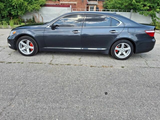 Серый Лексус ЛС, объемом двигателя 5 л и пробегом 340 тыс. км за 14500 $, фото 7 на Automoto.ua