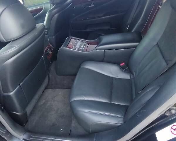 Серый Лексус ЛС, объемом двигателя 5 л и пробегом 380 тыс. км за 13900 $, фото 18 на Automoto.ua