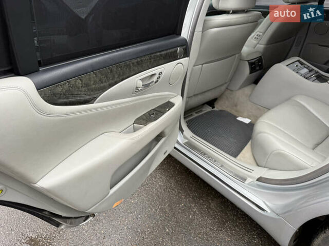 Серый Лексус ЛС, объемом двигателя 4.61 л и пробегом 216 тыс. км за 12800 $, фото 43 на Automoto.ua