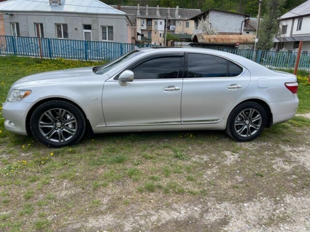 Серый Лексус ЛС, объемом двигателя 4.6 л и пробегом 295 тыс. км за 11000 $, фото 4 на Automoto.ua