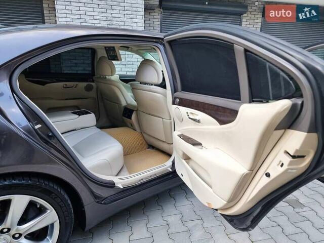 Серый Лексус ЛС, объемом двигателя 4.97 л и пробегом 237 тыс. км за 16999 $, фото 87 на Automoto.ua