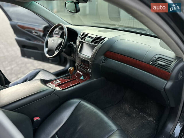 Серый Лексус ЛС, объемом двигателя 4.99 л и пробегом 220 тыс. км за 7000 $, фото 20 на Automoto.ua