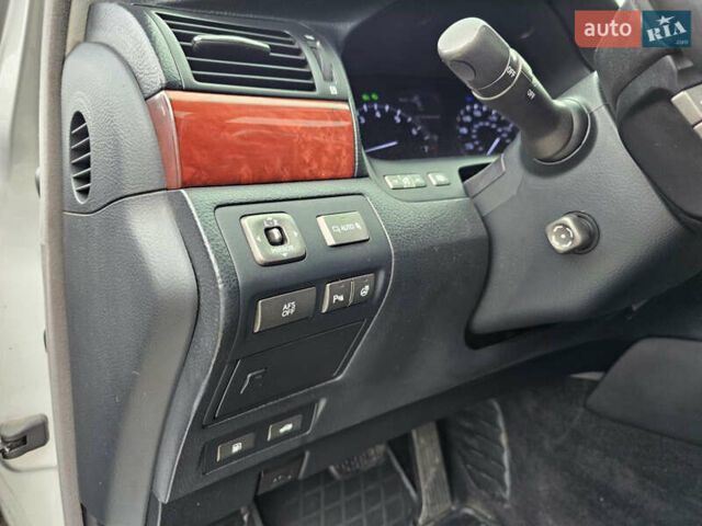 Серый Лексус ЛС, объемом двигателя 4.61 л и пробегом 290 тыс. км за 9000 $, фото 3 на Automoto.ua