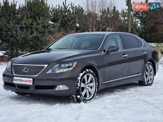 Серый Лексус ЛС, объемом двигателя 5 л и пробегом 237 тыс. км за 15499 $, фото 4 на Automoto.ua