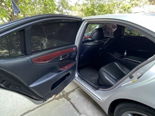 Серый Лексус ЛС, объемом двигателя 4.6 л и пробегом 190 тыс. км за 10499 $, фото 14 на Automoto.ua