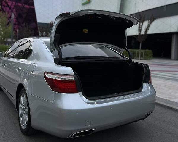 Сірий Лексус ЛС, об'ємом двигуна 4.61 л та пробігом 220 тис. км за 11500 $, фото 28 на Automoto.ua