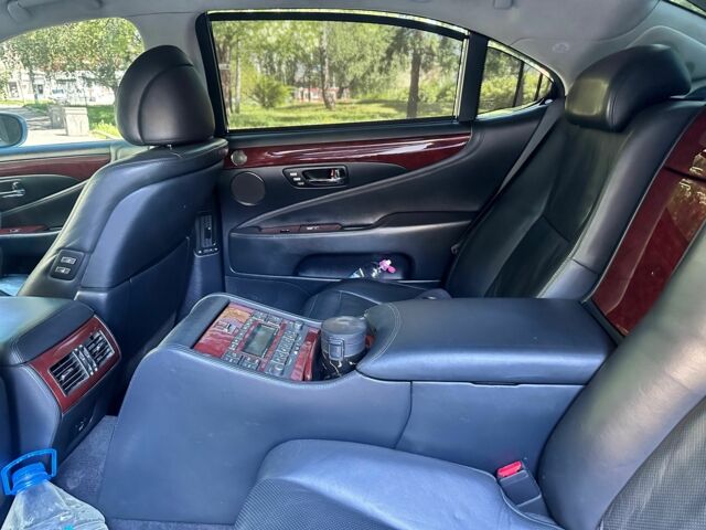 Сірий Лексус ЛС, об'ємом двигуна 4.6 л та пробігом 243 тис. км за 8500 $, фото 16 на Automoto.ua