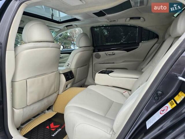 Сірий Лексус ЛС, об'ємом двигуна 5 л та пробігом 237 тис. км за 15499 $, фото 89 на Automoto.ua