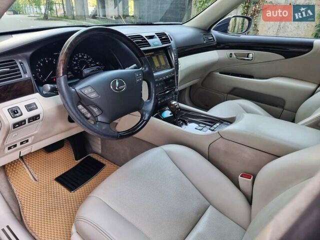 Серый Лексус ЛС, объемом двигателя 4.97 л и пробегом 237 тыс. км за 16999 $, фото 29 на Automoto.ua
