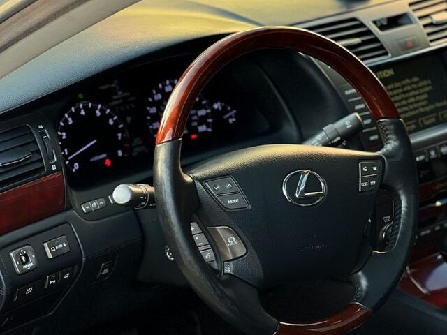 Серый Лексус ЛС, объемом двигателя 4.6 л и пробегом 220 тыс. км за 11000 $, фото 6 на Automoto.ua