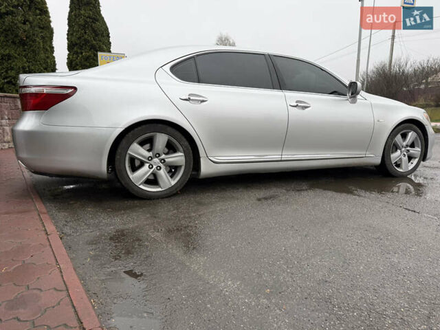 Серый Лексус ЛС, объемом двигателя 4.61 л и пробегом 216 тыс. км за 12800 $, фото 20 на Automoto.ua