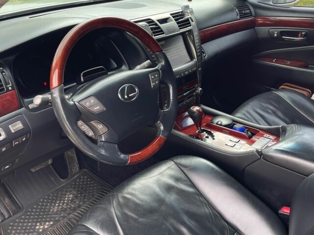 Серый Лексус ЛС, объемом двигателя 4.6 л и пробегом 295 тыс. км за 11000 $, фото 1 на Automoto.ua