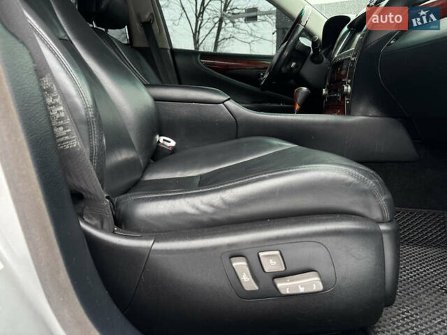 Серый Лексус ЛС, объемом двигателя 4.61 л и пробегом 240 тыс. км за 8500 $, фото 61 на Automoto.ua