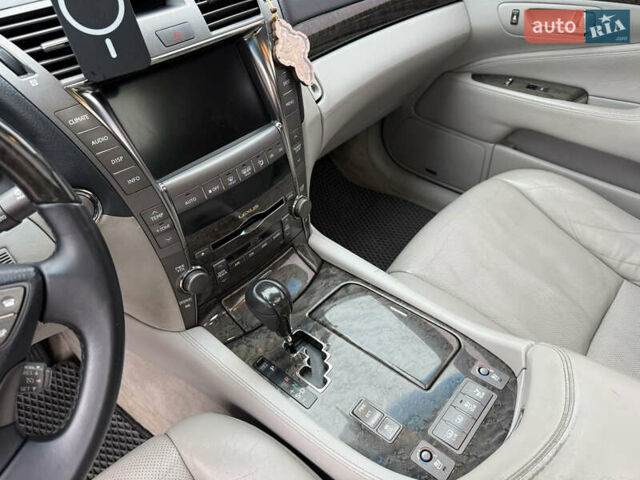 Серый Лексус ЛС, объемом двигателя 4.61 л и пробегом 216 тыс. км за 12800 $, фото 37 на Automoto.ua