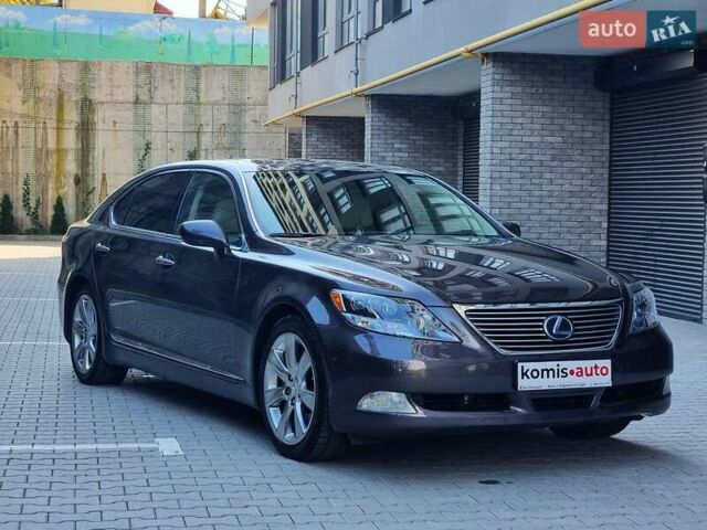 Серый Лексус ЛС, объемом двигателя 4.97 л и пробегом 237 тыс. км за 16999 $, фото 3 на Automoto.ua