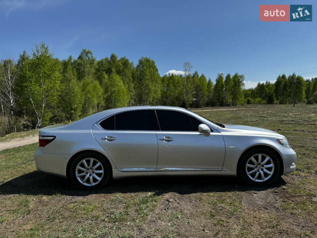 Серый Лексус ЛС, объемом двигателя 4.61 л и пробегом 166 тыс. км за 12500 $, фото 4 на Automoto.ua