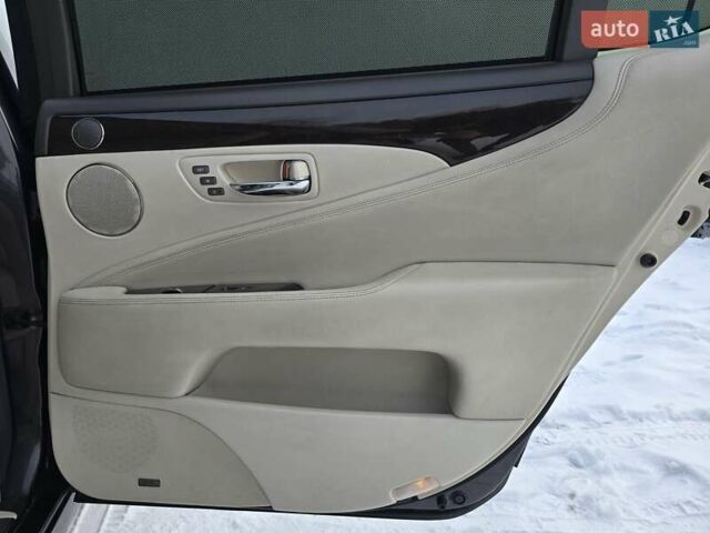 Сірий Лексус ЛС, об'ємом двигуна 5 л та пробігом 237 тис. км за 15499 $, фото 63 на Automoto.ua