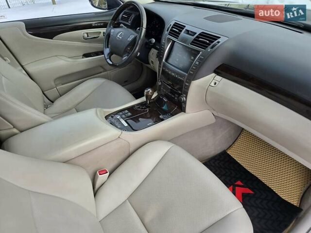 Сірий Лексус ЛС, об'ємом двигуна 5 л та пробігом 237 тис. км за 15499 $, фото 57 на Automoto.ua