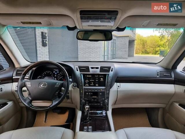 Серый Лексус ЛС, объемом двигателя 4.97 л и пробегом 237 тыс. км за 16999 $, фото 1 на Automoto.ua