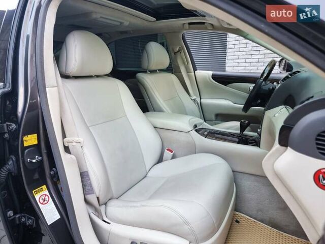 Серый Лексус ЛС, объемом двигателя 4.97 л и пробегом 237 тыс. км за 16999 $, фото 73 на Automoto.ua