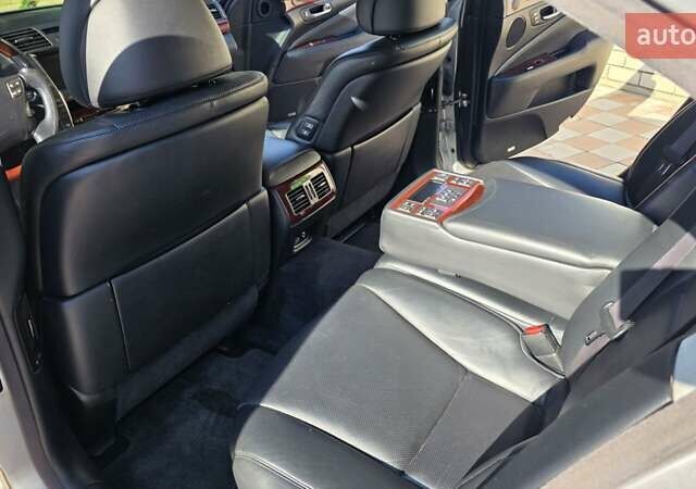 Серый Лексус ЛС, объемом двигателя 5 л и пробегом 280 тыс. км за 17999 $, фото 4 на Automoto.ua