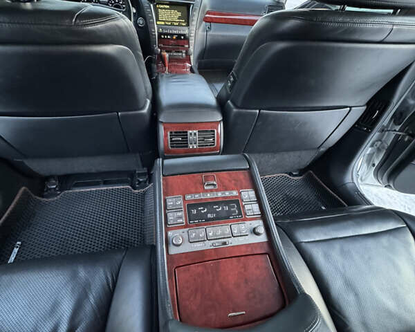 Серый Лексус ЛС, объемом двигателя 4.61 л и пробегом 264 тыс. км за 9000 $, фото 22 на Automoto.ua