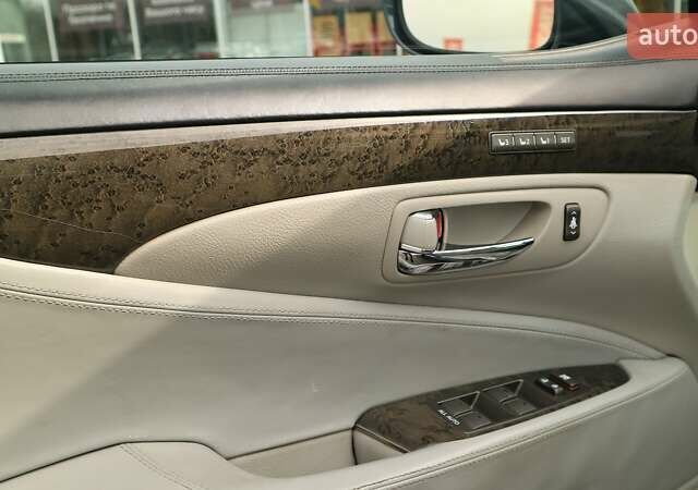 Серый Лексус ЛС, объемом двигателя 5 л и пробегом 164 тыс. км за 11971 $, фото 21 на Automoto.ua