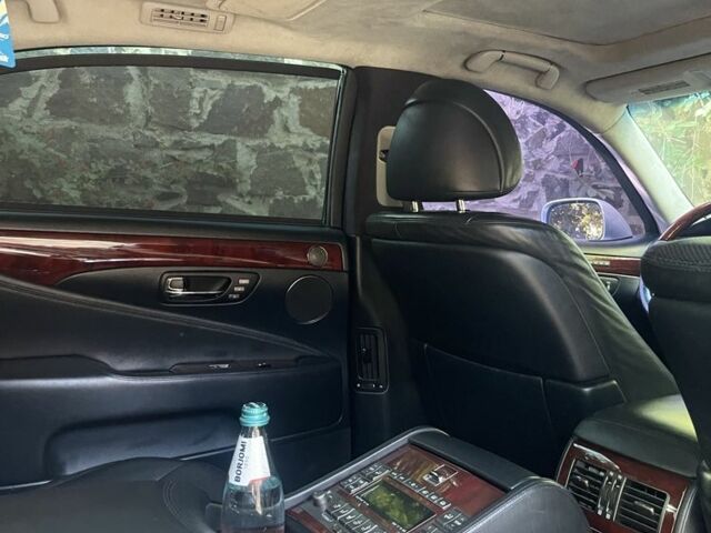 Серый Лексус ЛС, объемом двигателя 4.6 л и пробегом 190 тыс. км за 11000 $, фото 7 на Automoto.ua