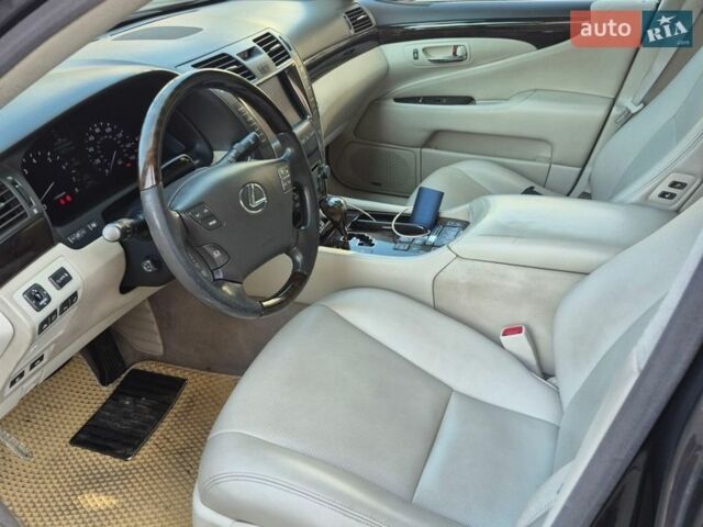 Серый Лексус ЛС, объемом двигателя 5 л и пробегом 280 тыс. км за 15999 $, фото 3 на Automoto.ua