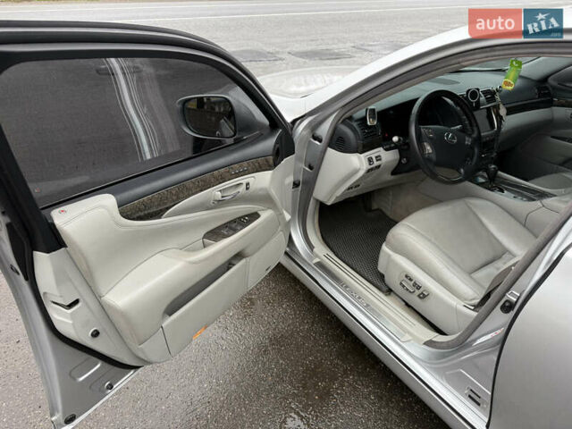 Серый Лексус ЛС, объемом двигателя 4.61 л и пробегом 216 тыс. км за 12800 $, фото 35 на Automoto.ua
