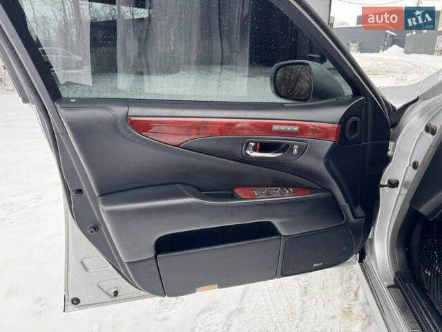 Серый Лексус ЛС, объемом двигателя 4.61 л и пробегом 240 тыс. км за 8500 $, фото 33 на Automoto.ua