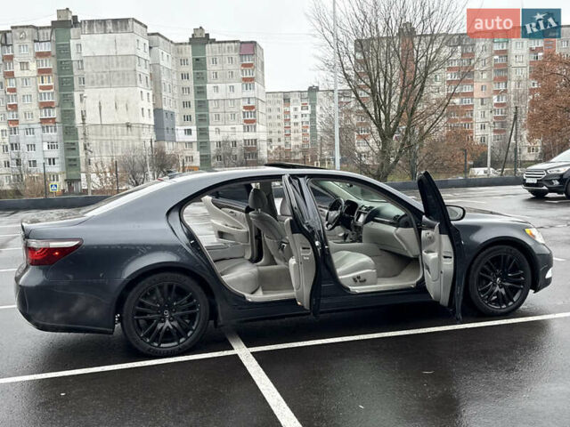 Серый Лексус ЛС, объемом двигателя 4.6 л и пробегом 323 тыс. км за 10400 $, фото 26 на Automoto.ua