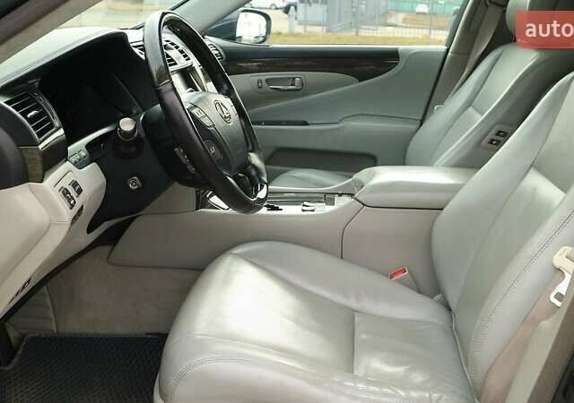 Серый Лексус ЛС, объемом двигателя 5 л и пробегом 164 тыс. км за 11971 $, фото 12 на Automoto.ua