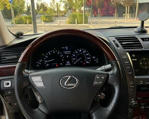 Сірий Лексус ЛС, об'ємом двигуна 4.61 л та пробігом 220 тис. км за 11500 $, фото 6 на Automoto.ua