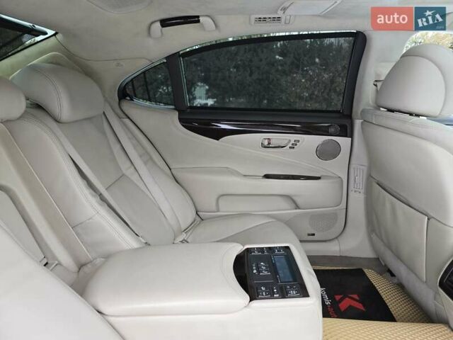 Сірий Лексус ЛС, об'ємом двигуна 5 л та пробігом 237 тис. км за 15499 $, фото 70 на Automoto.ua