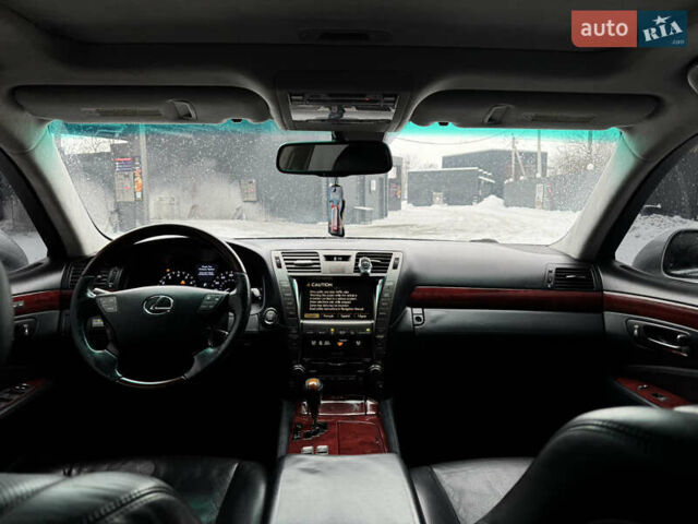 Серый Лексус ЛС, объемом двигателя 4.61 л и пробегом 240 тыс. км за 8500 $, фото 48 на Automoto.ua