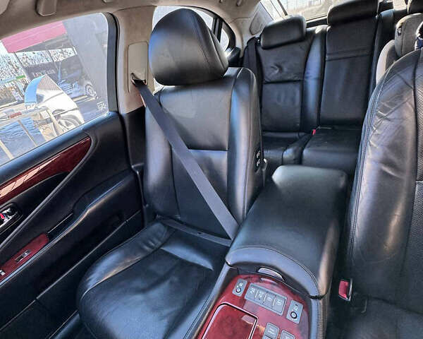 Серый Лексус ЛС, объемом двигателя 4.61 л и пробегом 246 тыс. км за 9500 $, фото 3 на Automoto.ua