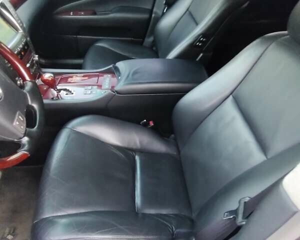 Серый Лексус ЛС, объемом двигателя 5 л и пробегом 380 тыс. км за 13900 $, фото 6 на Automoto.ua