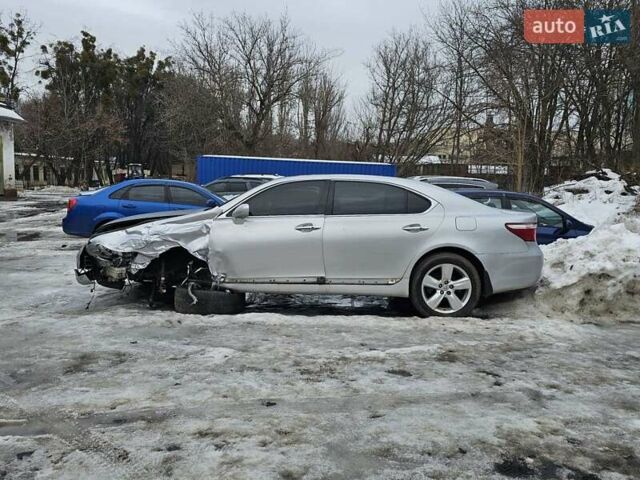 Серый Лексус ЛС, объемом двигателя 4.61 л и пробегом 180 тыс. км за 5000 $, фото 5 на Automoto.ua