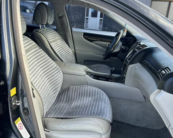 Серый Лексус ЛС, объемом двигателя 4.6 л и пробегом 183 тыс. км за 9700 $, фото 15 на Automoto.ua