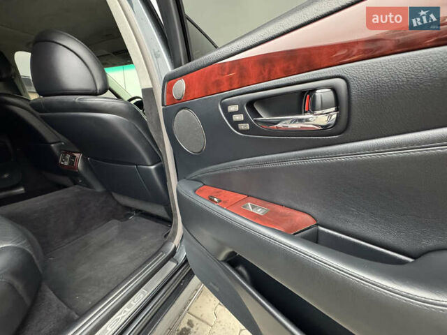 Серый Лексус ЛС, объемом двигателя 4.6 л и пробегом 116 тыс. км за 11700 $, фото 40 на Automoto.ua