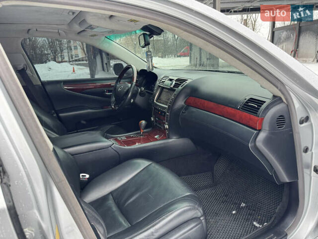 Серый Лексус ЛС, объемом двигателя 4.61 л и пробегом 240 тыс. км за 8500 $, фото 59 на Automoto.ua