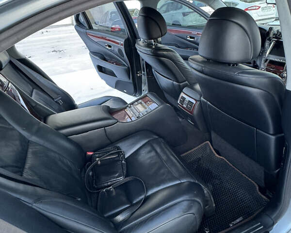 Серый Лексус ЛС, объемом двигателя 4.61 л и пробегом 264 тыс. км за 9000 $, фото 19 на Automoto.ua