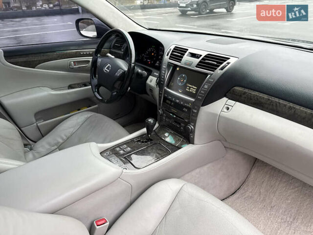 Серый Лексус ЛС, объемом двигателя 4.6 л и пробегом 323 тыс. км за 10400 $, фото 25 на Automoto.ua