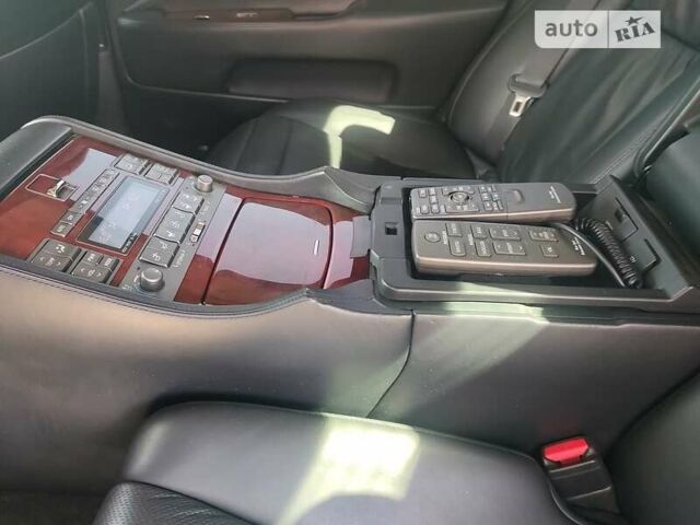 Серый Лексус ЛС, объемом двигателя 5 л и пробегом 380 тыс. км за 13900 $, фото 20 на Automoto.ua