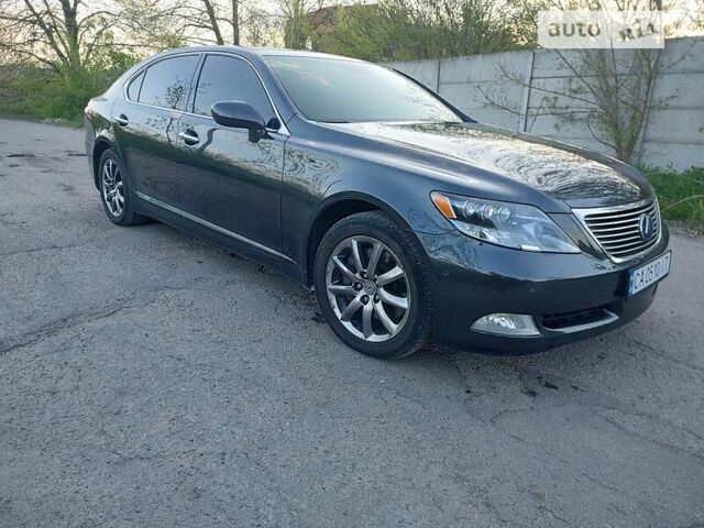 Серый Лексус ЛС, объемом двигателя 5 л и пробегом 380 тыс. км за 13900 $, фото 16 на Automoto.ua