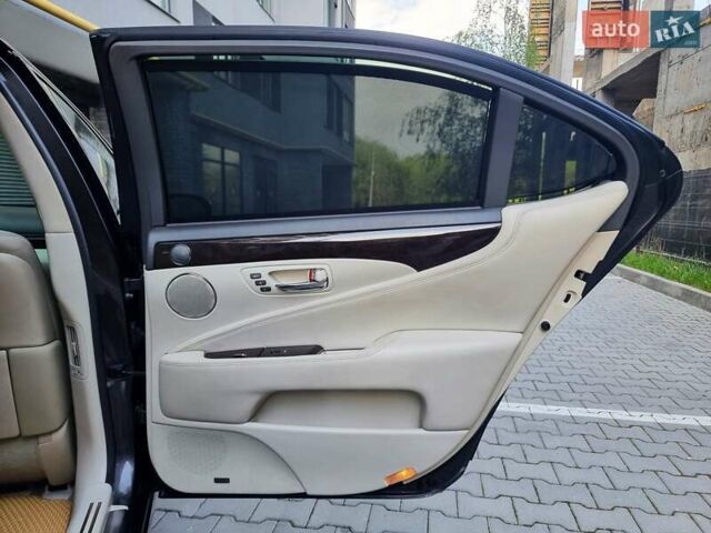 Серый Лексус ЛС, объемом двигателя 4.97 л и пробегом 237 тыс. км за 16999 $, фото 77 на Automoto.ua