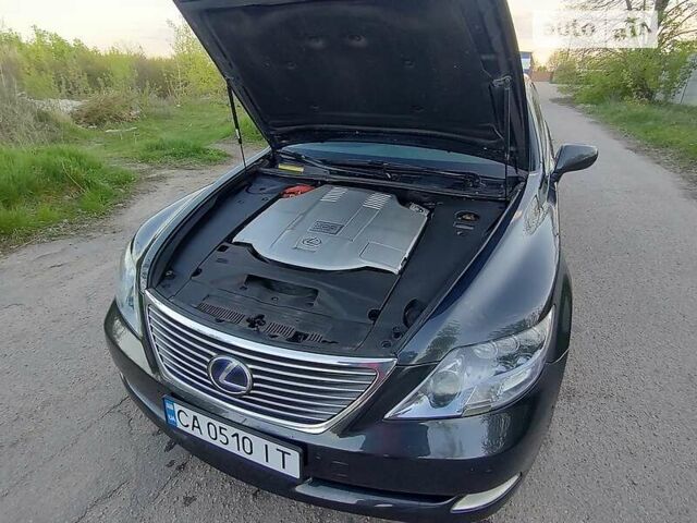 Серый Лексус ЛС, объемом двигателя 5 л и пробегом 380 тыс. км за 13900 $, фото 5 на Automoto.ua